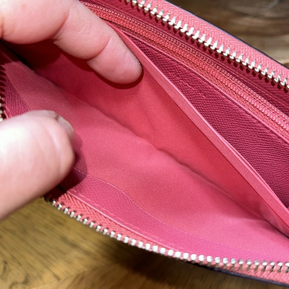 *HTF COLOR* COACH Signature Debossed Patent Leather Accordion Zip Wallet - Picture 14 of 16